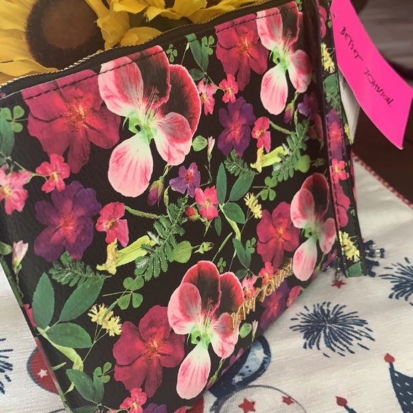 New Betsey Johnson CHOOSE KINDNESS Floral Pouch Wristlet - Picture 11 of 15